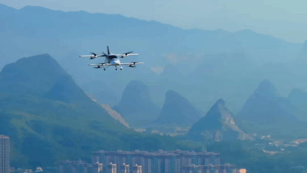 亿航智能:新一代长航程无人驾驶载人航空器VT35正式亮相丨低空企业 1 1 1