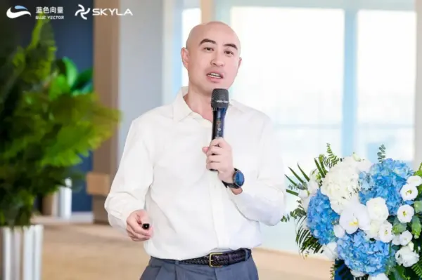 蓝色向量发布IIS智能集成系统架构,推动中国eVTOL产业围绕软件定义飞机与开放式电子电气架构共建开放生态丨低空企业 3 640 2026 06 10T112245.855