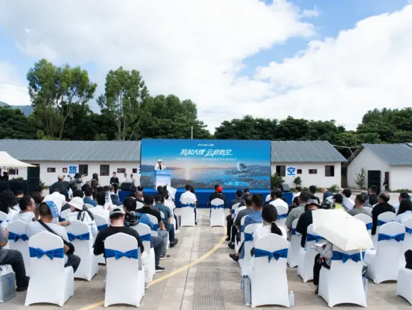 亿航eVTOL飞越洱海展示出行物流双场景 将推动大理低空场景常态化飞行丨低空企业 2 640 27