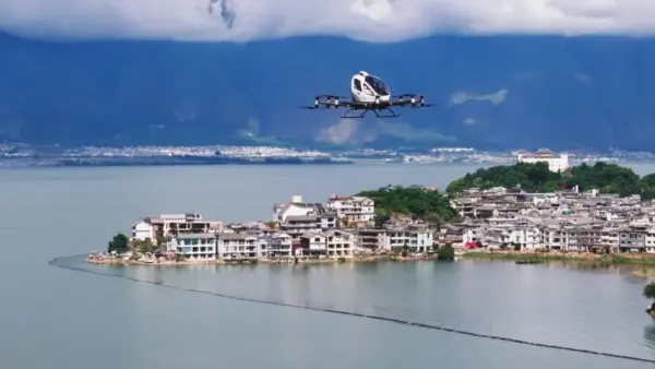 亿航eVTOL飞越洱海展示出行物流双场景 将推动大理低空场景常态化飞行丨低空企业 4 640 29