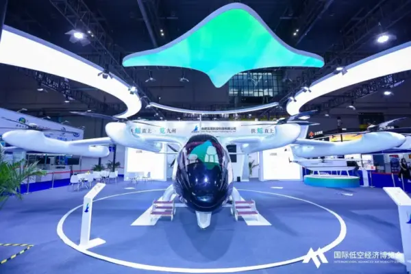30年民航老将入局 eVTOL:安全为先,客货并行闯低空——览翌航空党铁红丨低空大咖谈 5 640 41